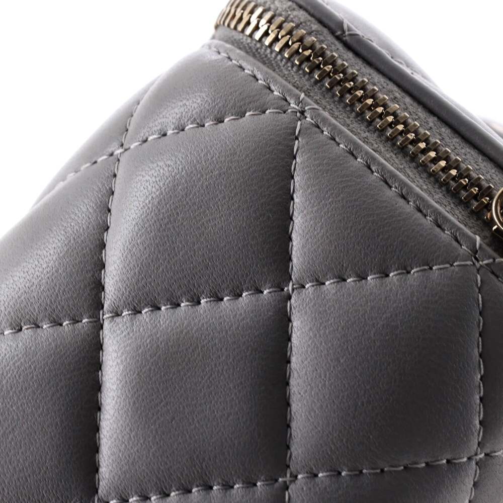 Chanel Pearl Crush Vanity Case With #249632C39B - Picture 6 of 7